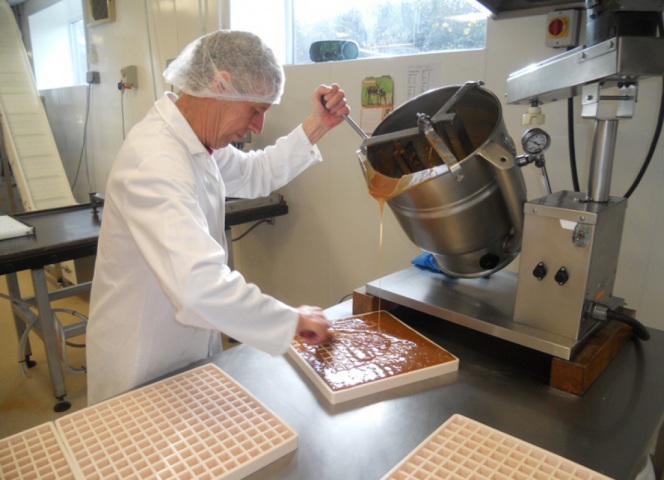 The fresh melted fudge is poured into the molds